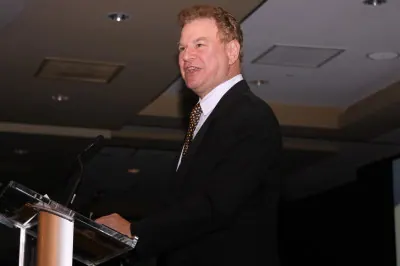 Frequent Flyer, Robert Wuhl